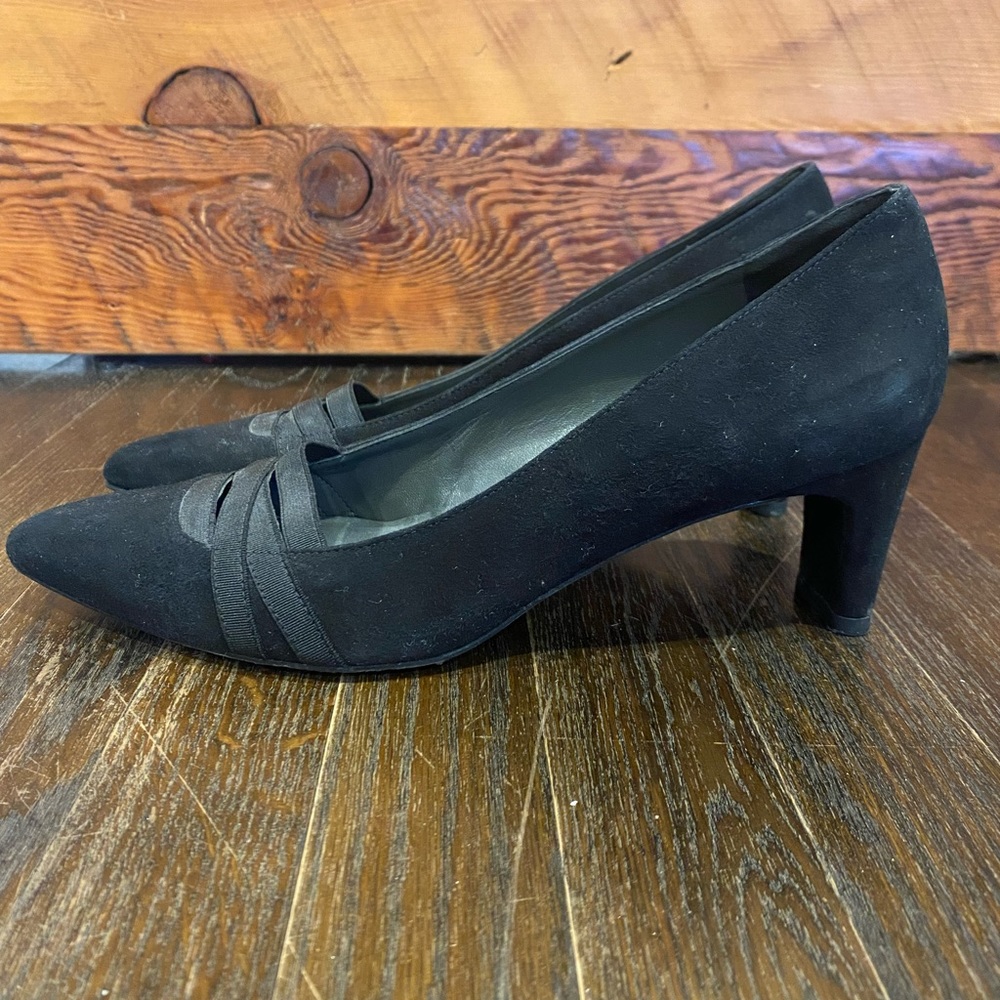 Stuart Weitzman 3in black suede pump with elastic detail.